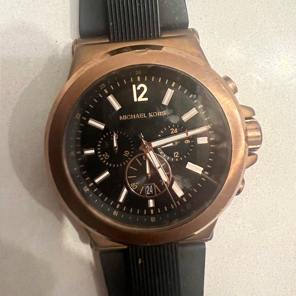 Oversized Michael Kors rose gold stainless steel woman’s timepiece